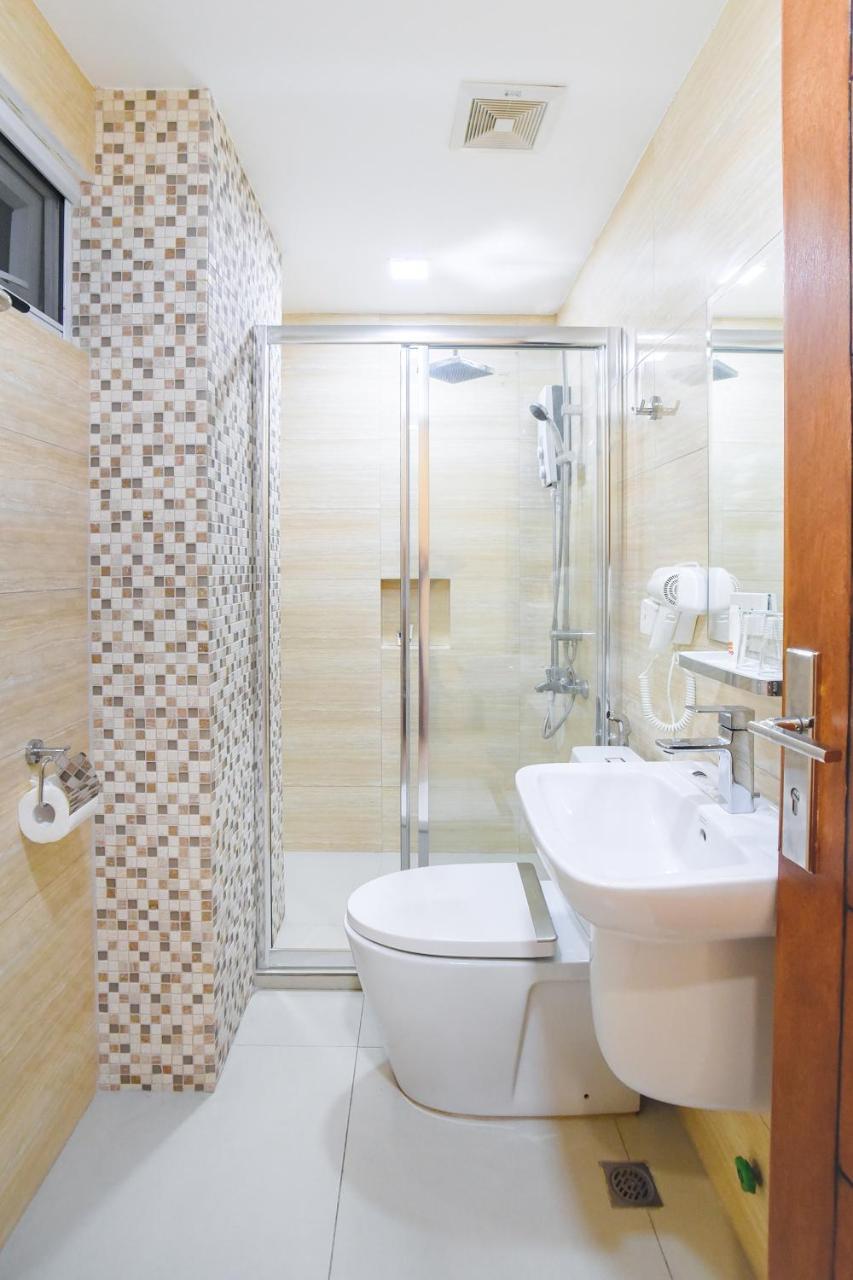 Hotel Merlo Makati City Kültér fotó