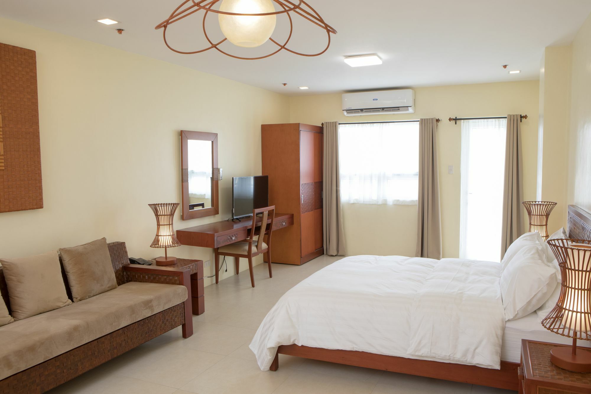 Hotel Merlo Makati City Kültér fotó