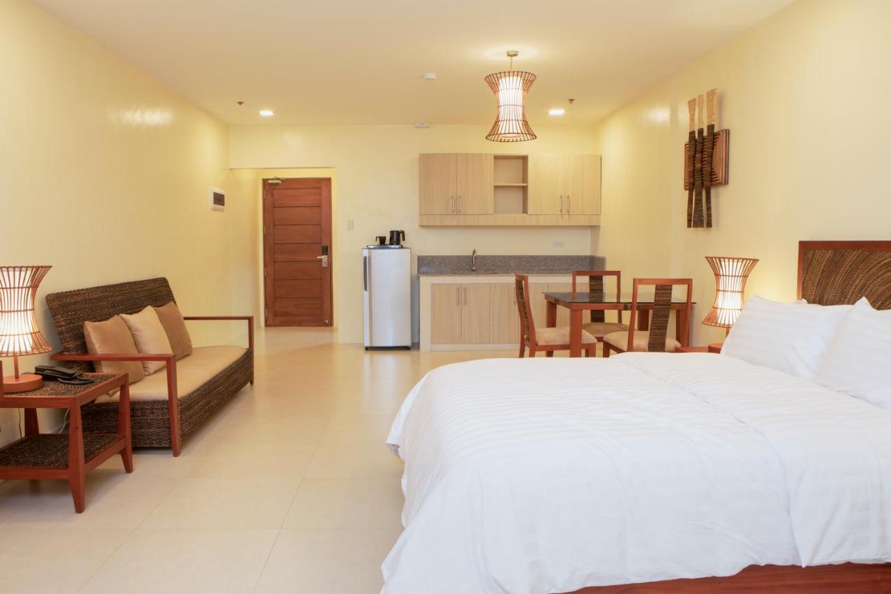 Hotel Merlo Makati City Kültér fotó