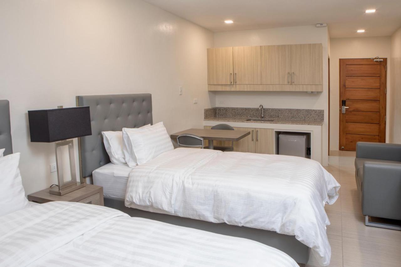 Hotel Merlo Makati City Kültér fotó