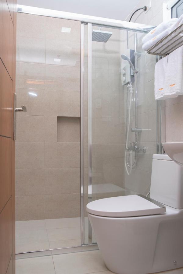 Hotel Merlo Makati City Kültér fotó