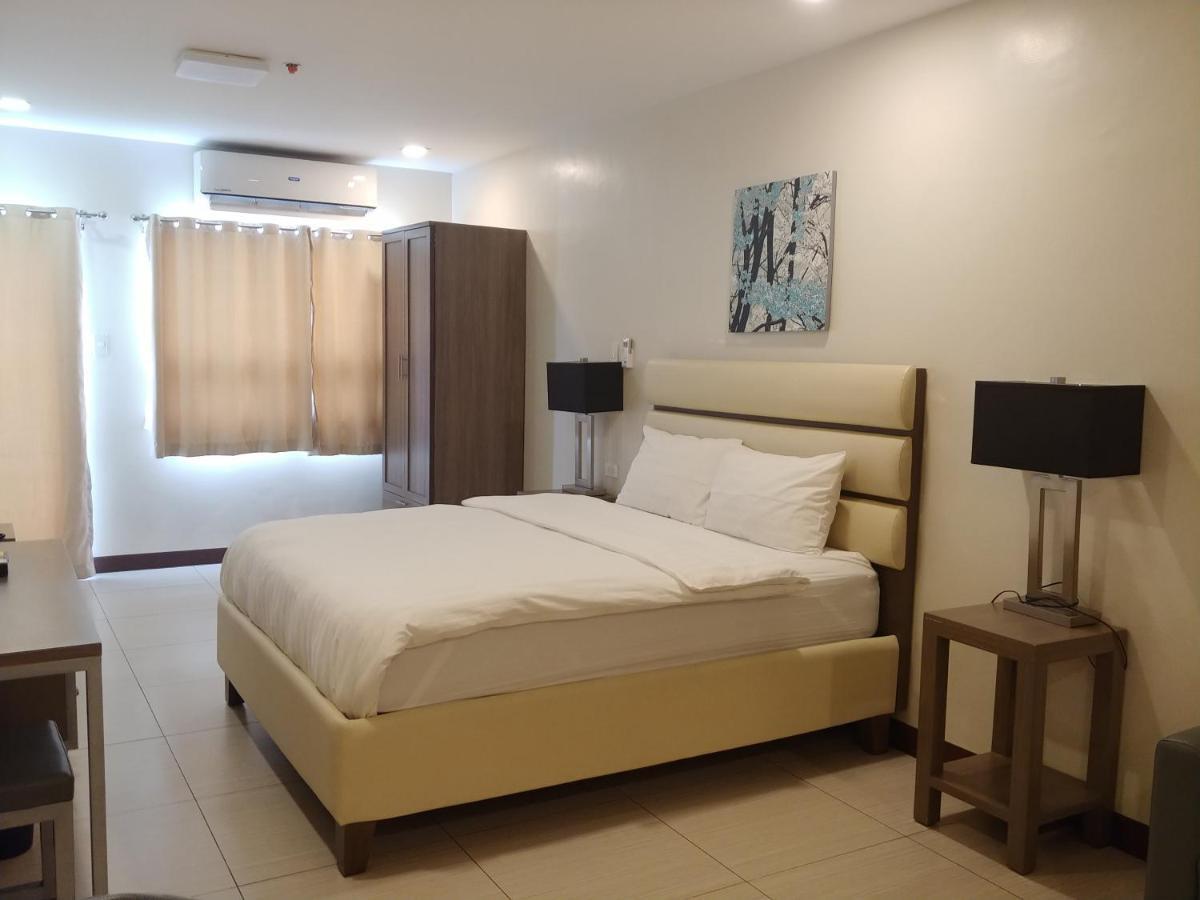 Hotel Merlo Makati City Kültér fotó